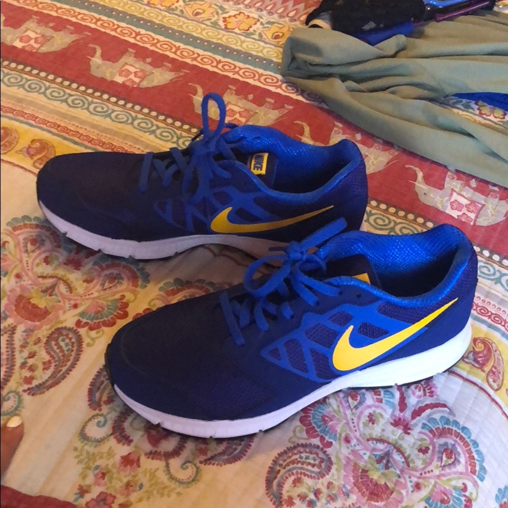 Nike - Picture 2 of 3